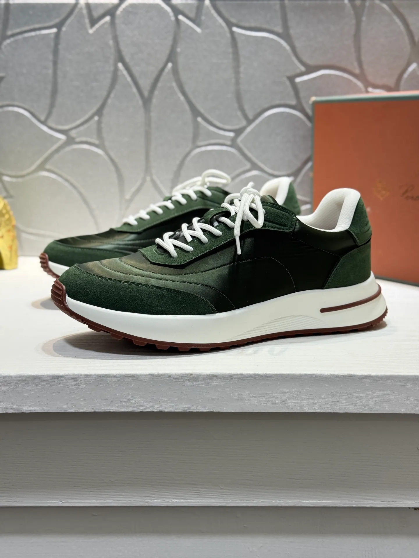 Men's men's shoes 💰440 [New style] 🪳🪳loro piana/LP material: The upper is made of umbrella cloth for routing. Anti-velvet fabric is wrapped on the front and back to ensure stability. The rear is equipped with a cushion to improve wearing comfort. Breathable mesh shoes. Stretch cloth lining𥚃. Latex mesh insole. TPU outsole. Code number: 38-44 (45 customized
